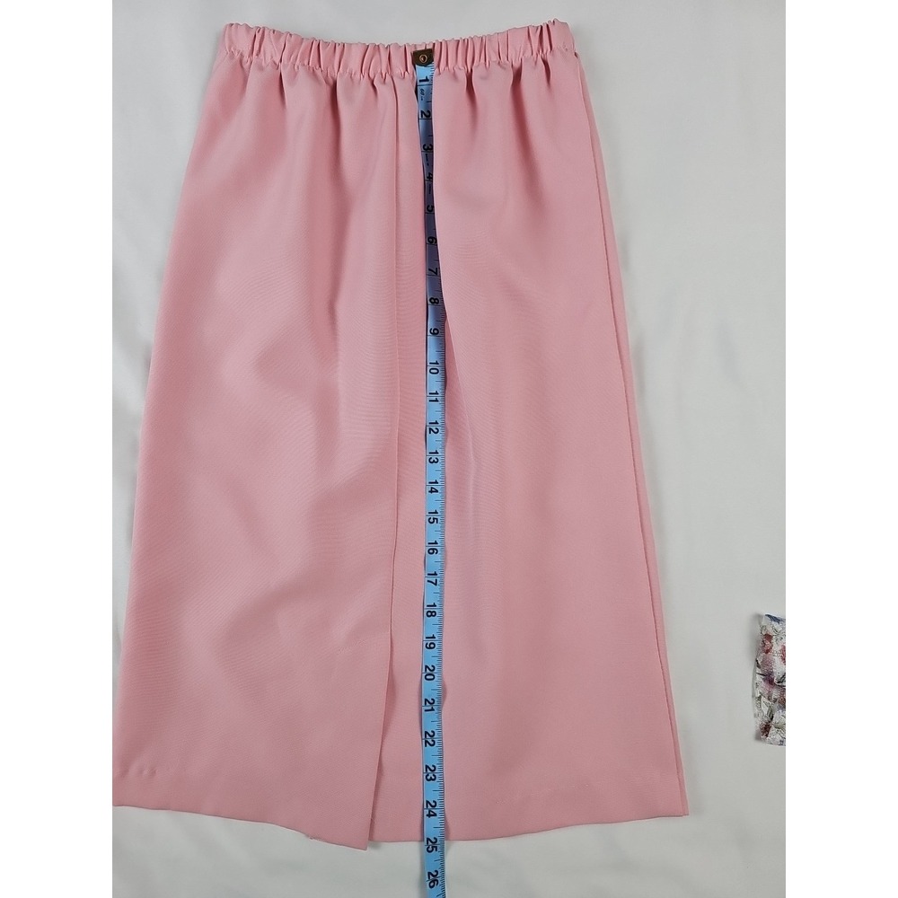 Elegant Pink Two-Piece Skirt Set with Lace Trim - Picture 8 of 12